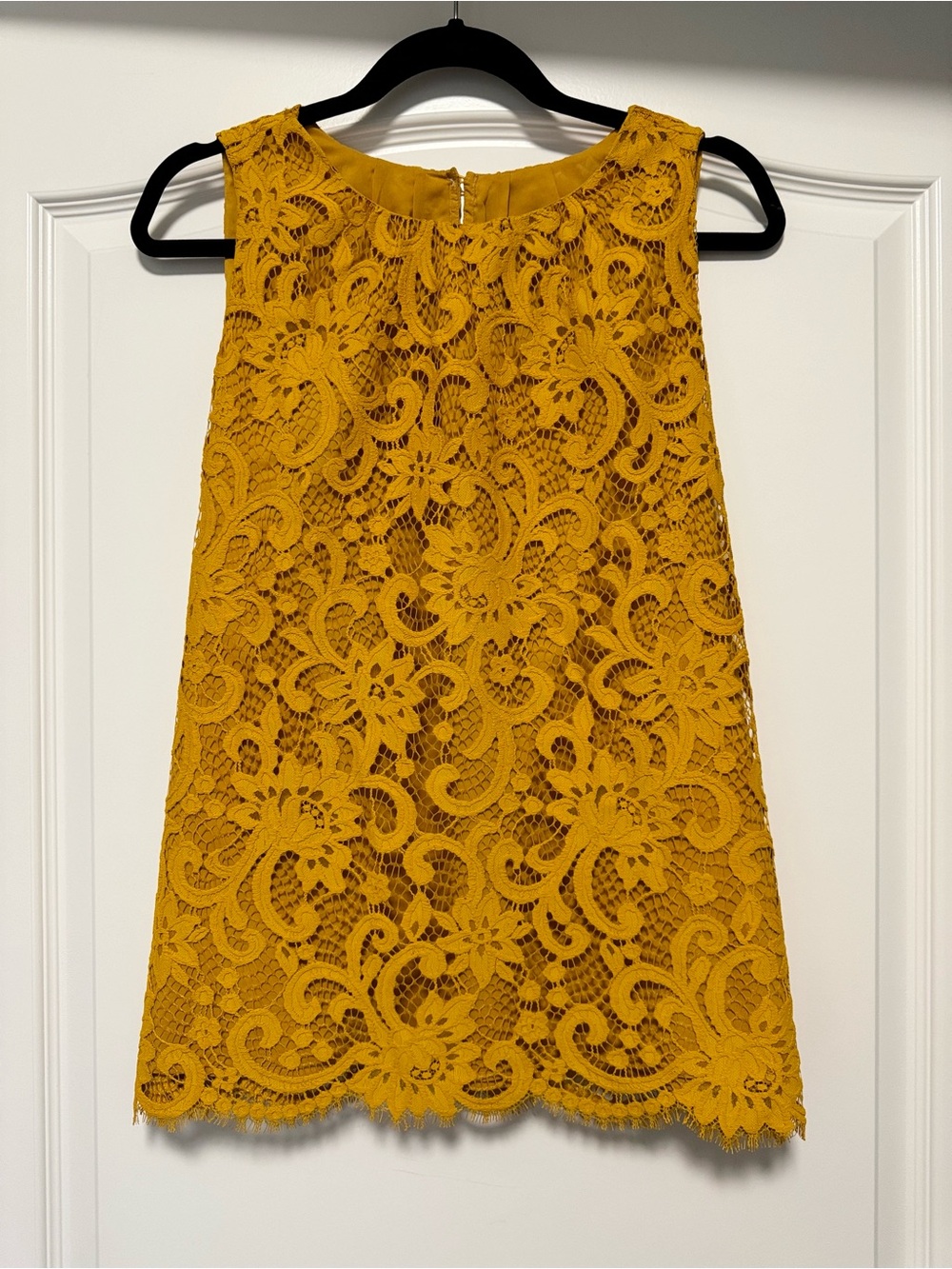 LOFT Lace Sleeveless Blouse Women’s L Mustard Yellow Floral Crochet Lined Top